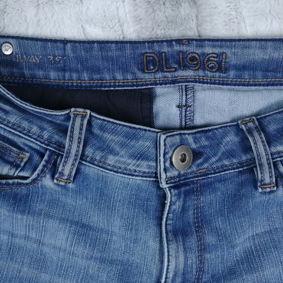 DL1961 Jessica Skinny Crest Jeans Size 28 - Picture 5 of 6